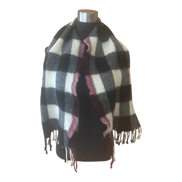 TNA 100% Wool Scarf in Plaid Print - Picture 13 of 14